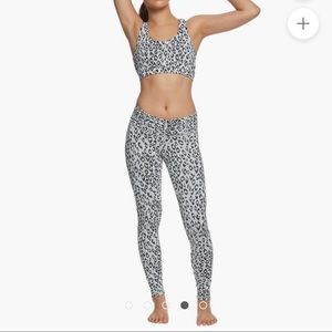 NWT Strut This Snow Leopard Leggings